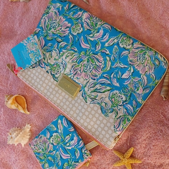 Lilly Pulitzer Bag - Tech Pouch Set NWT Cumulus Blue Chick Magnet 2 Pouc… - Picture 11 of 12